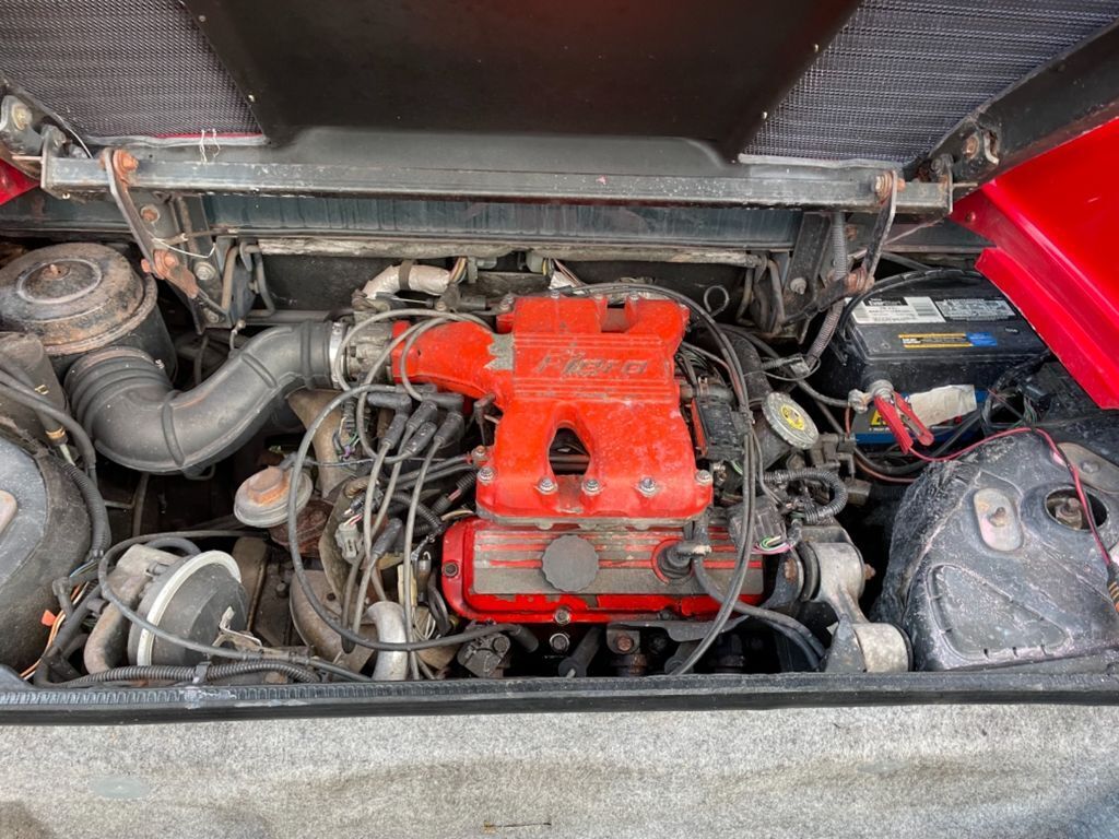 Від Pontiac Fiero купе успадкувало 2,8-літровий двигун V6 потужністю 151 к.с.