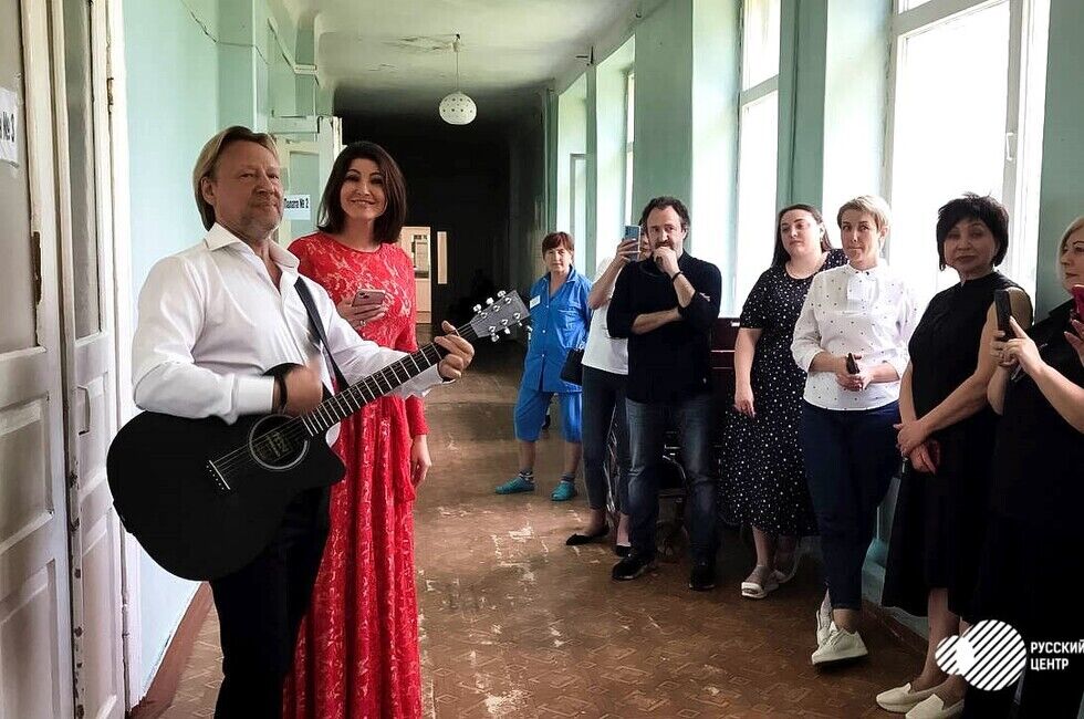 Дмитрий Харатьян и Анастасия Макеева выступили в Макеевской клинической рудничной больнице.