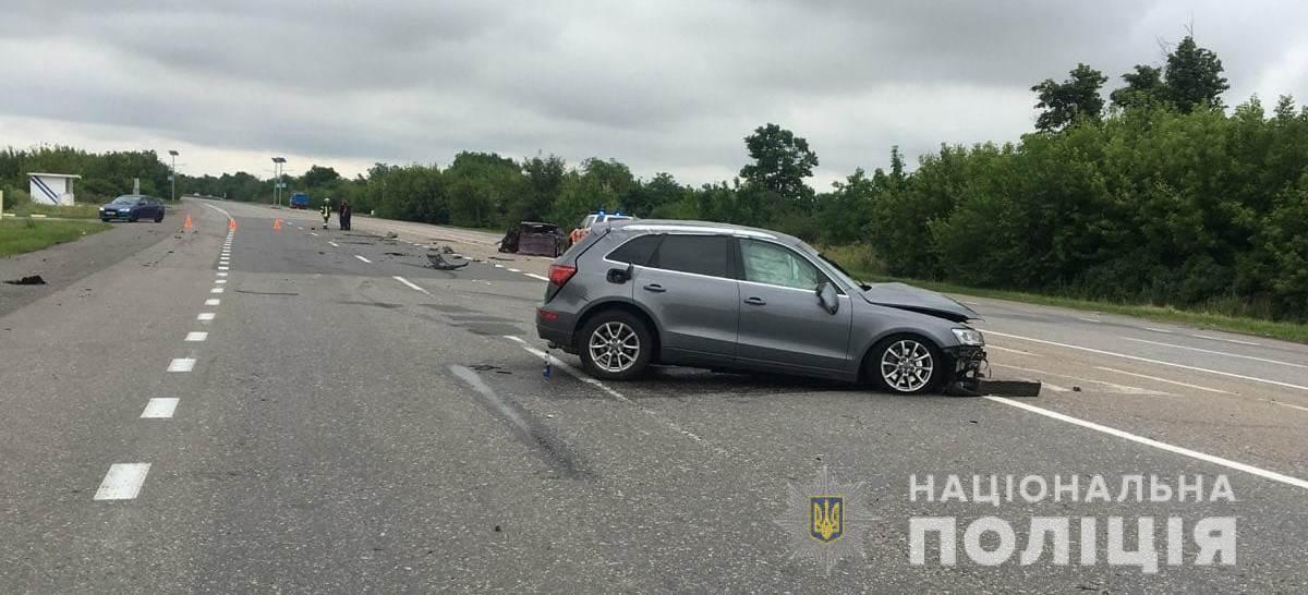 На трассе Киев – Одесса Audi влетела в ВАЗ с семьей: погибла 15-летняя девочка. Фото