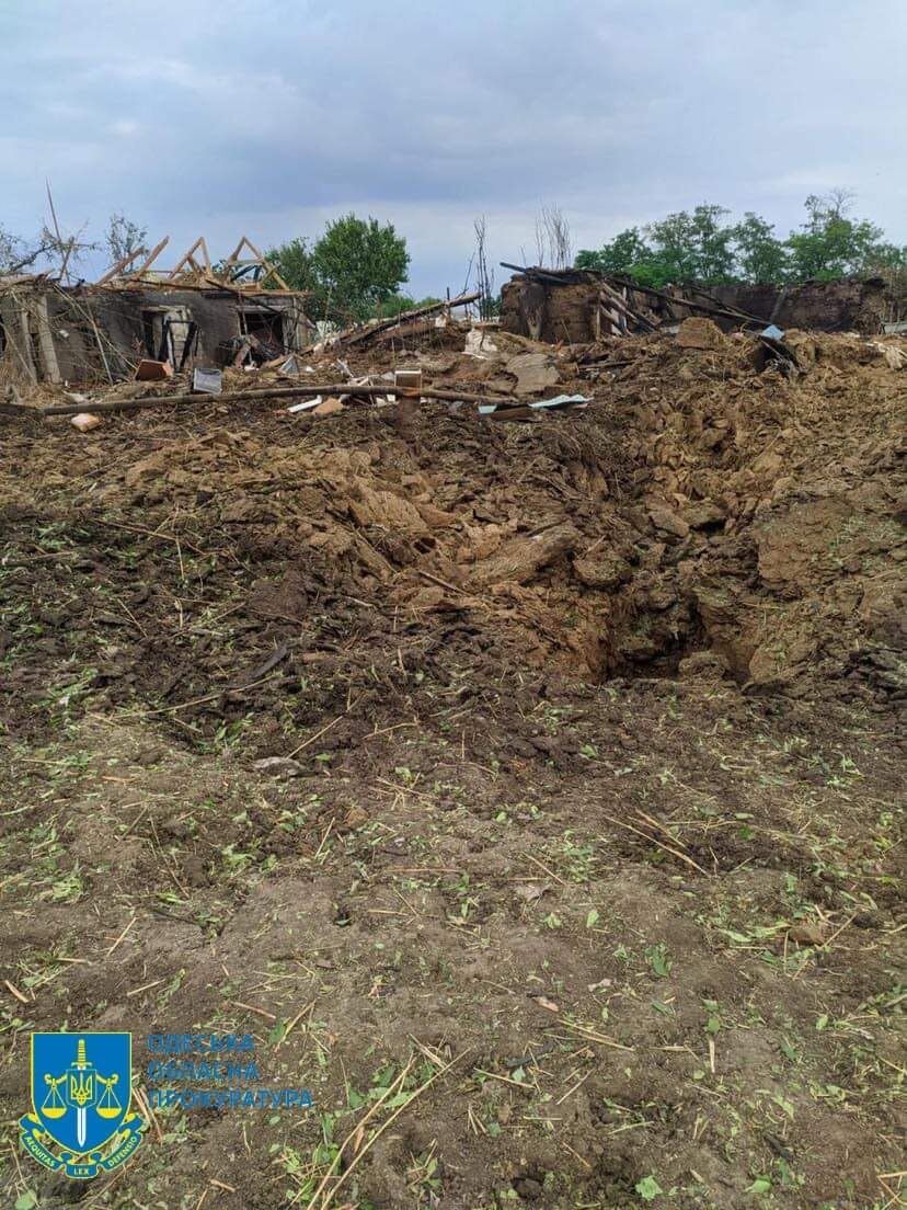 Авіація РФ вдарила ракетами по Одещині: спалахнули будинки, постраждали 8 осіб. Фото