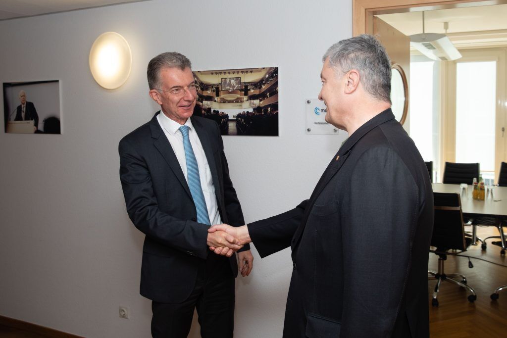 Петр Порошенко, в Берлине во время встречи с Кристофом Хойсгеном