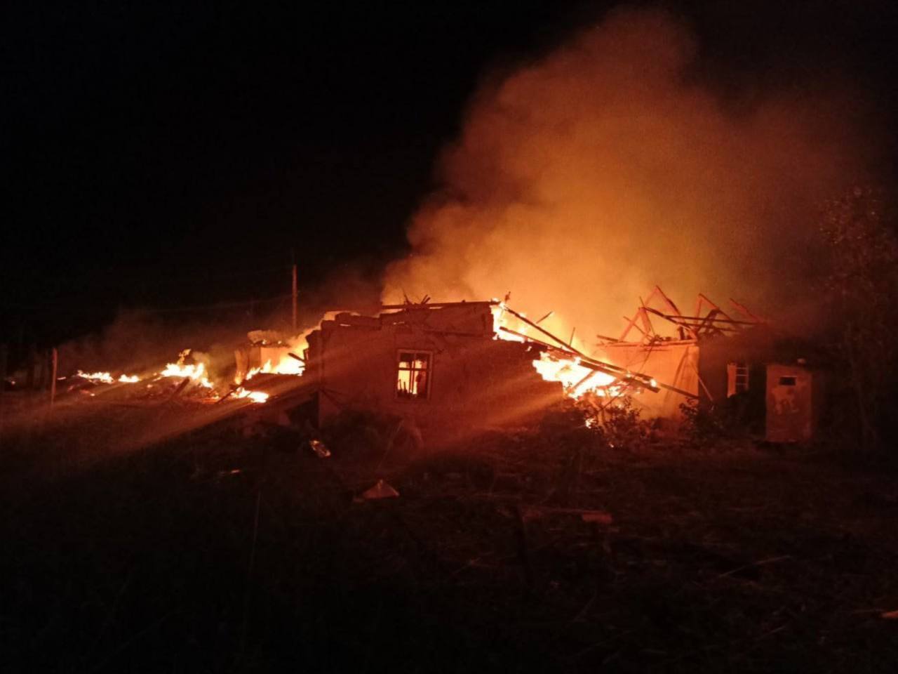 Внаслідок атаки РФ загорілися будинки