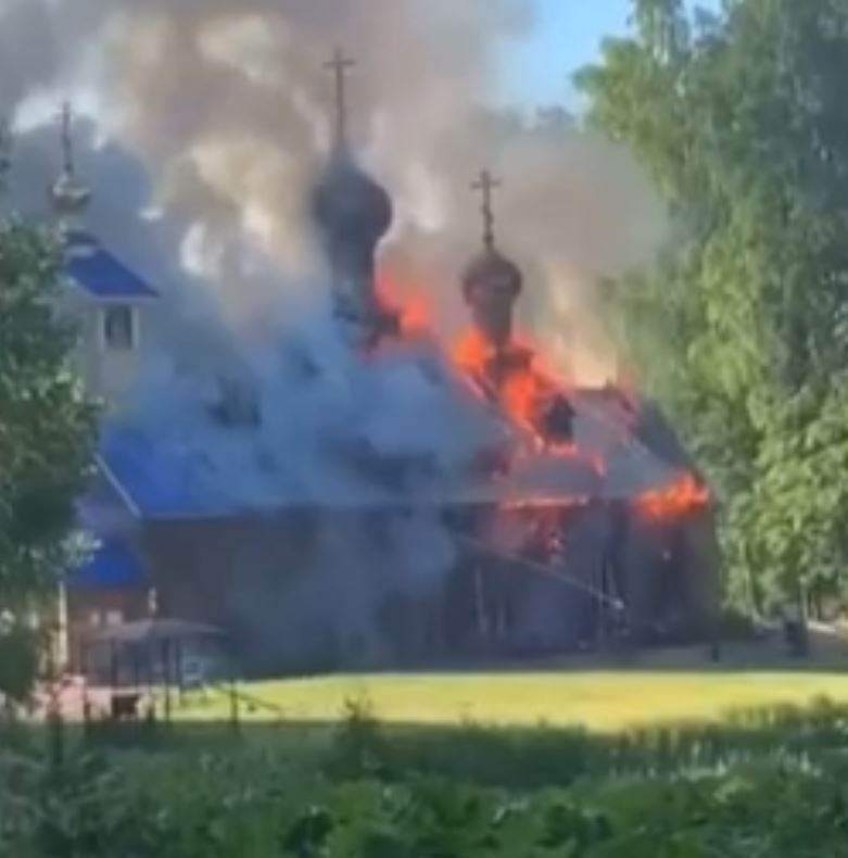 Чоловік у РФ через сімейну сварку спалив церкву
