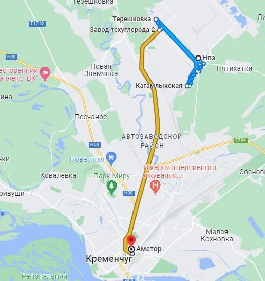 Расстояние между НПЗ и торговым центром составляет около 11 км