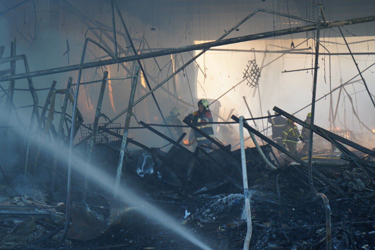 Работа спасателей по ликвидации последствий теракта РФ в ТЦ "Амстор"