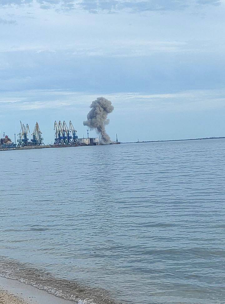В порту окупованого Бердянська пролунали два вибухи