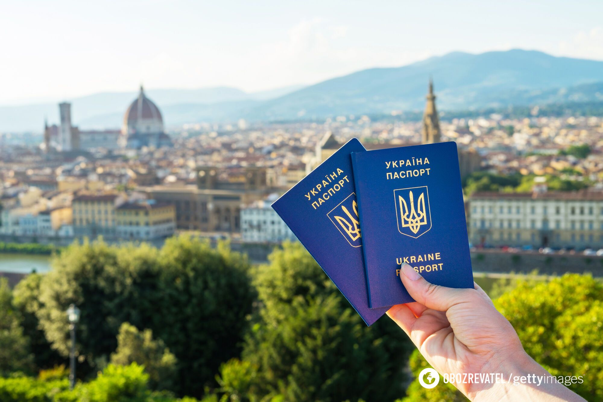 Статус біженця, безвіз чи тимчасовий прихисток: що обрати українцям за кордоном