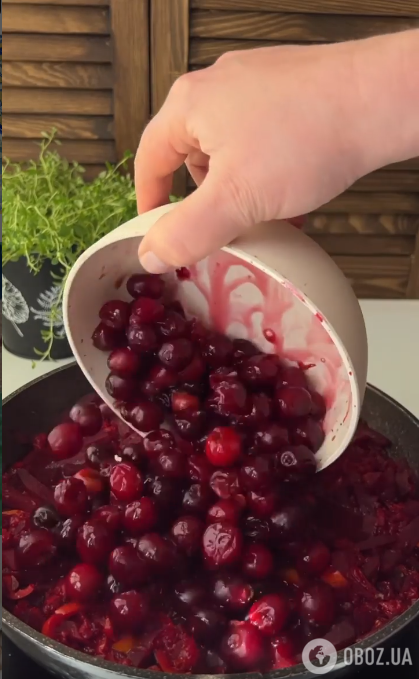 Смачний борщ із вишнями: коли потрібно додавати особливий інгредієнт