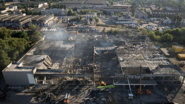 Все что осталось от торгового центра после взрыва и пожара