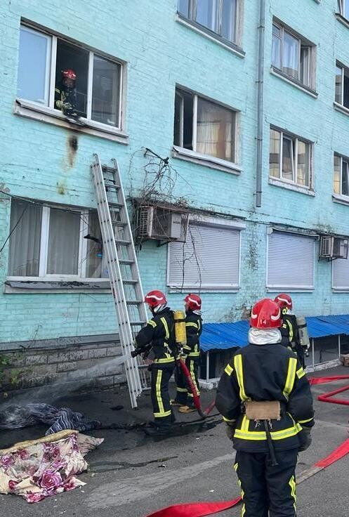 Пожар возник в общежитии.