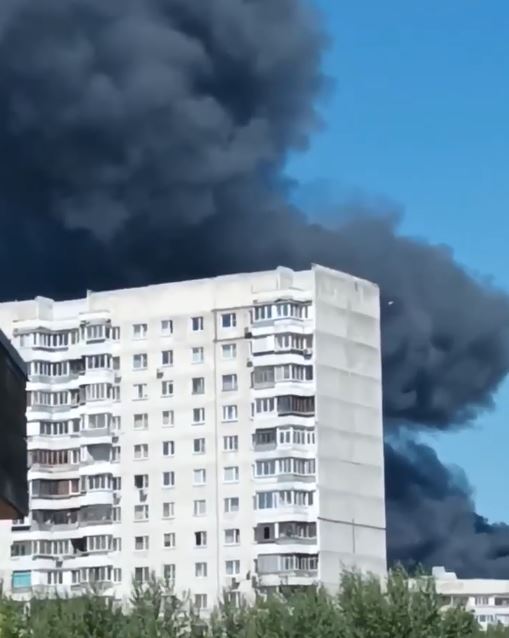 Небо Москви затягнув густий чорний дим
