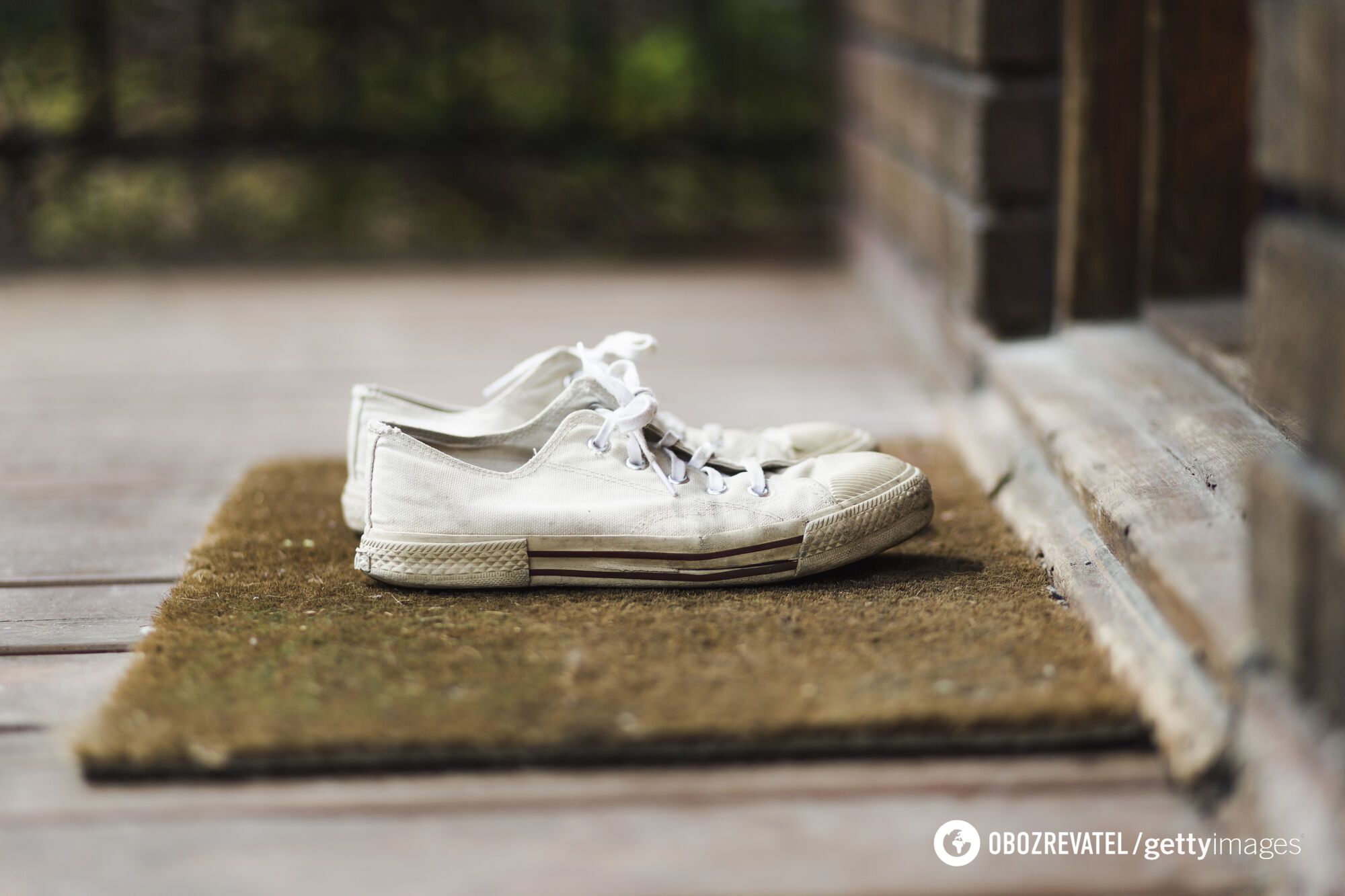 Як почистити білі кросівки, щоб вони виглядали як нові. 8 перевірених способів