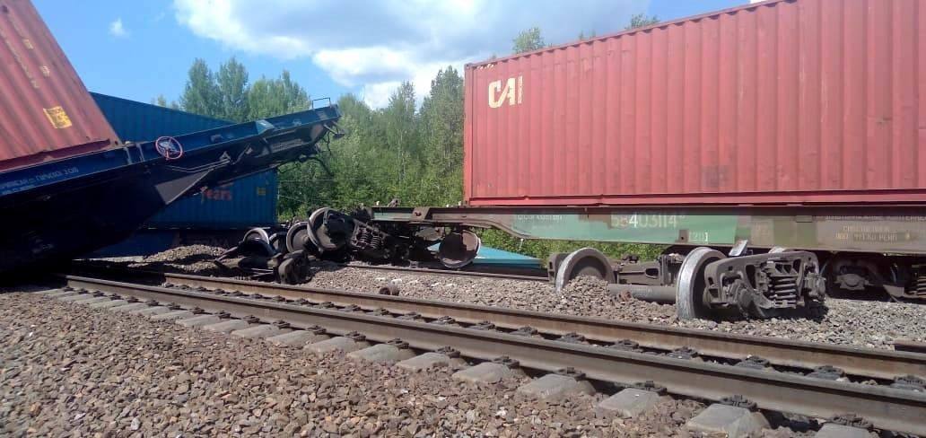 В России 14 вагонов сошли с рельсов