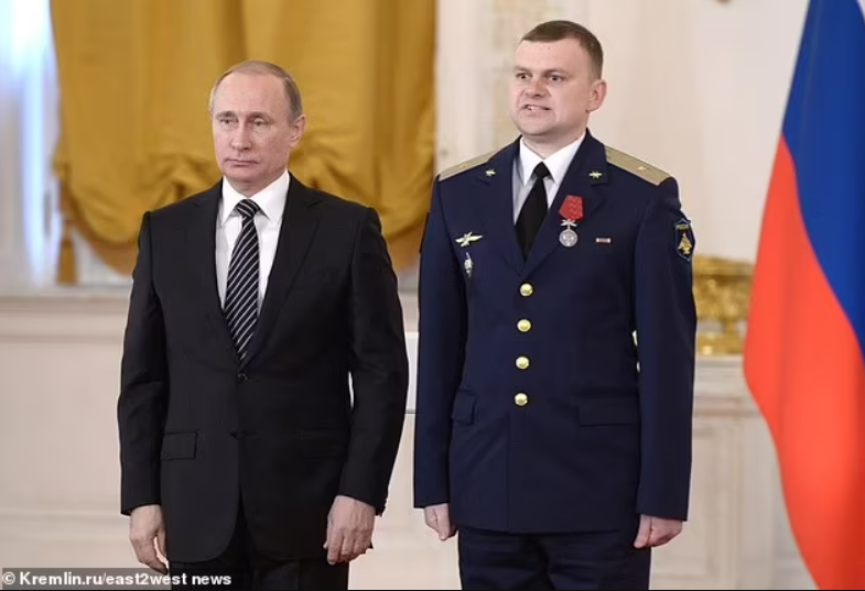 Канорский получил награду за бомбардировку в Сирии из рук Путина