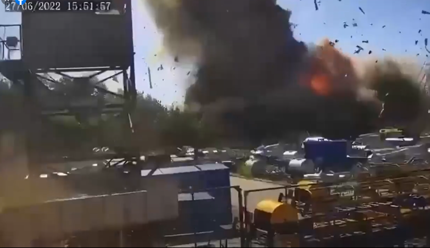 Взрыв в ТЦ "Амстор"