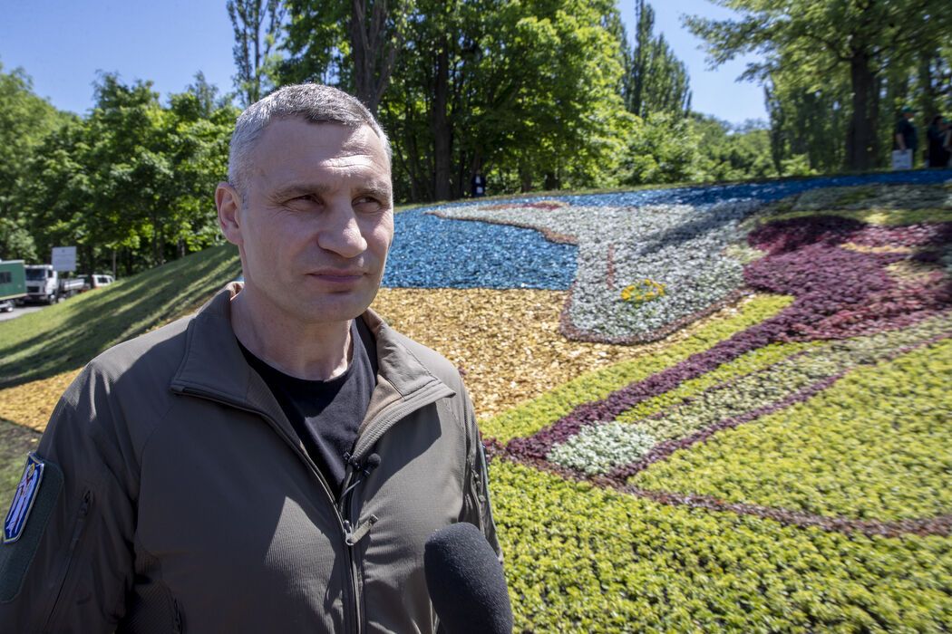 У Києві з'явився новий патріотичний квітник.