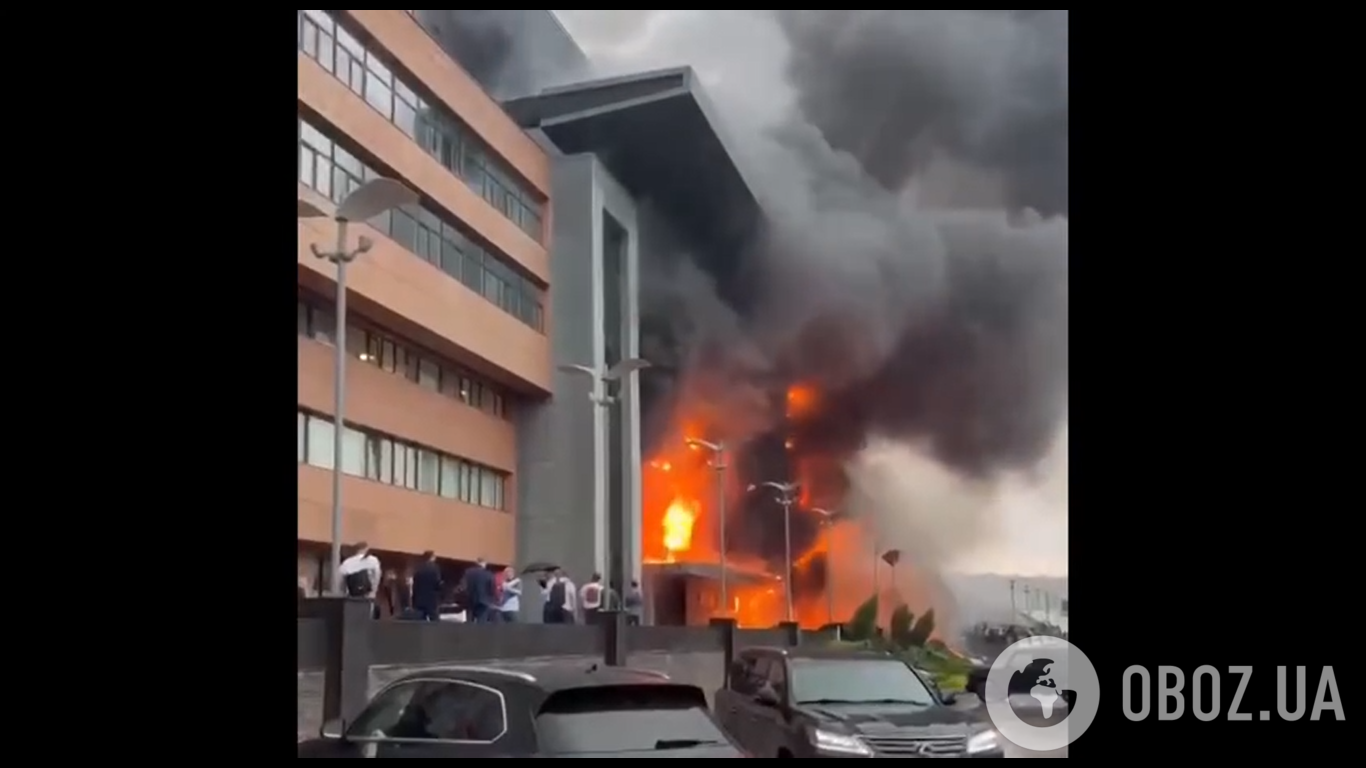 В Москве горит горит бизнес-центр "Гранд Сетунь Плаза"