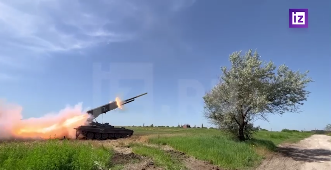 Российский "Солнцепек" запускает ракету по позициям ВСУ под Авдеевкой
