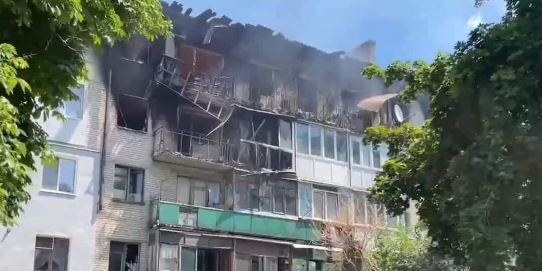 Ворог знищує житло українців