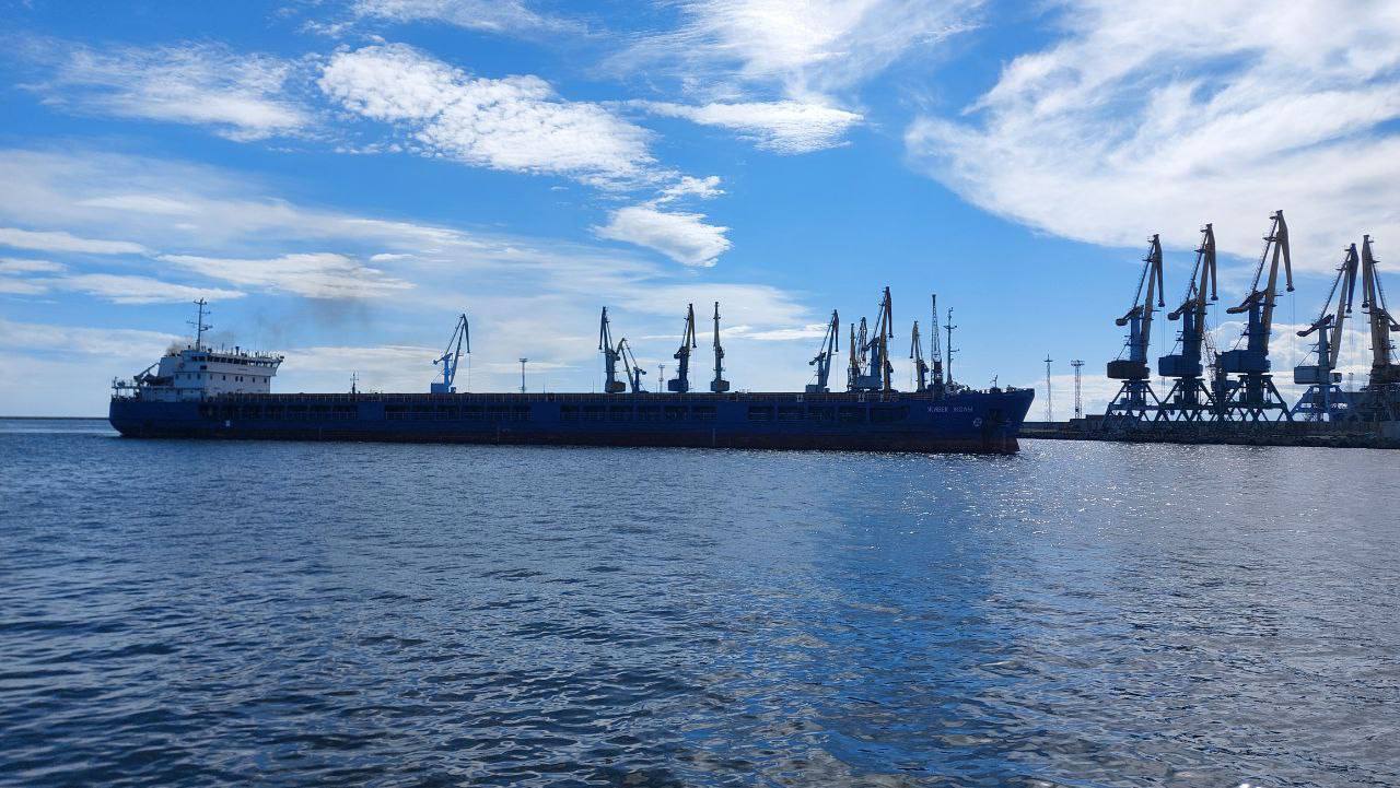 Балицкий показал судно в порту Бердянска