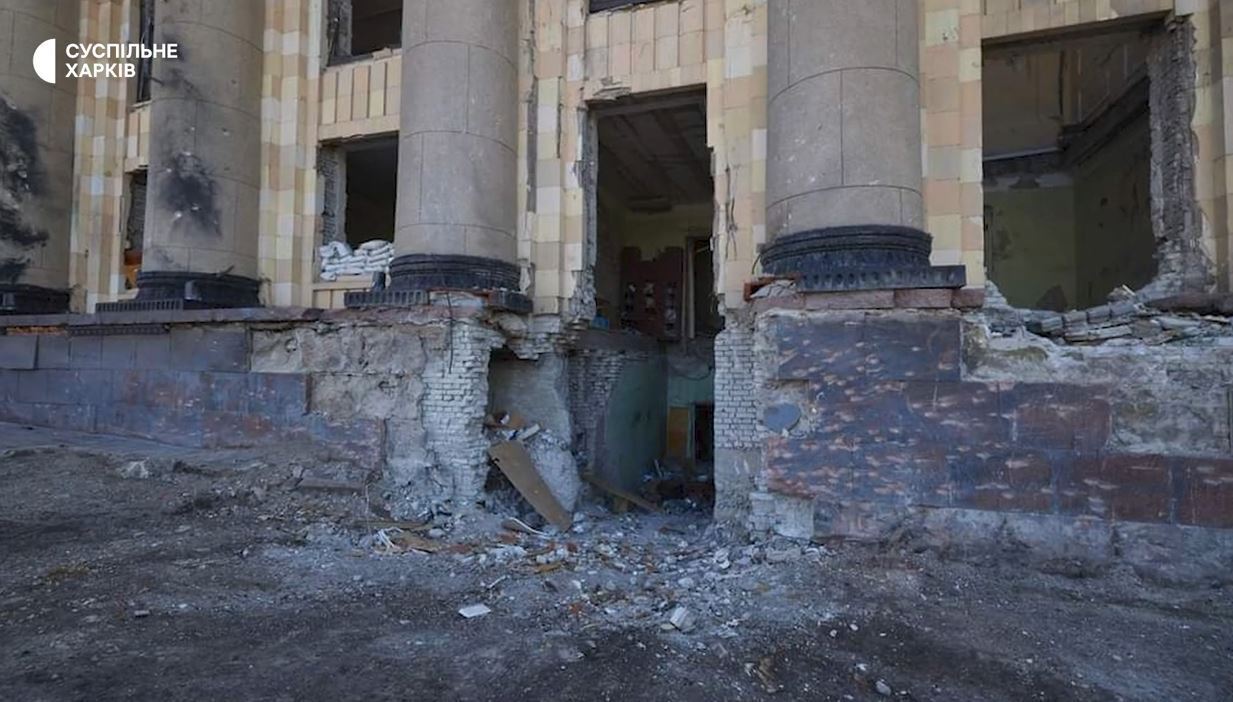 Будівля ОДА у Харкові після ракетного удару