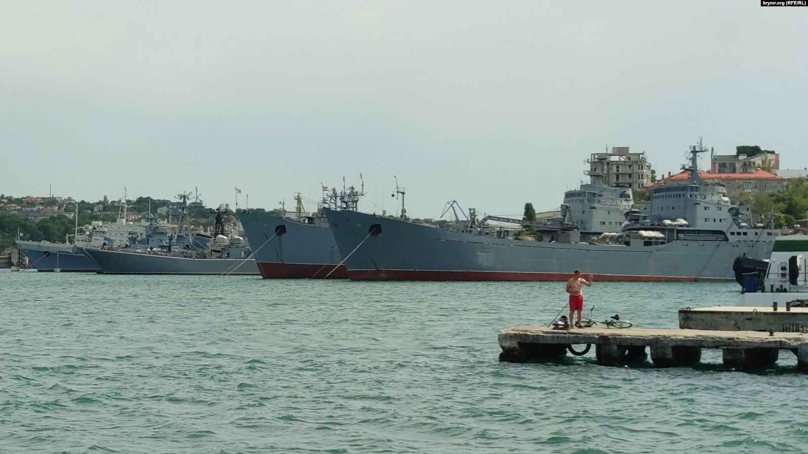Російські БДК в Південній бухті Севастополя