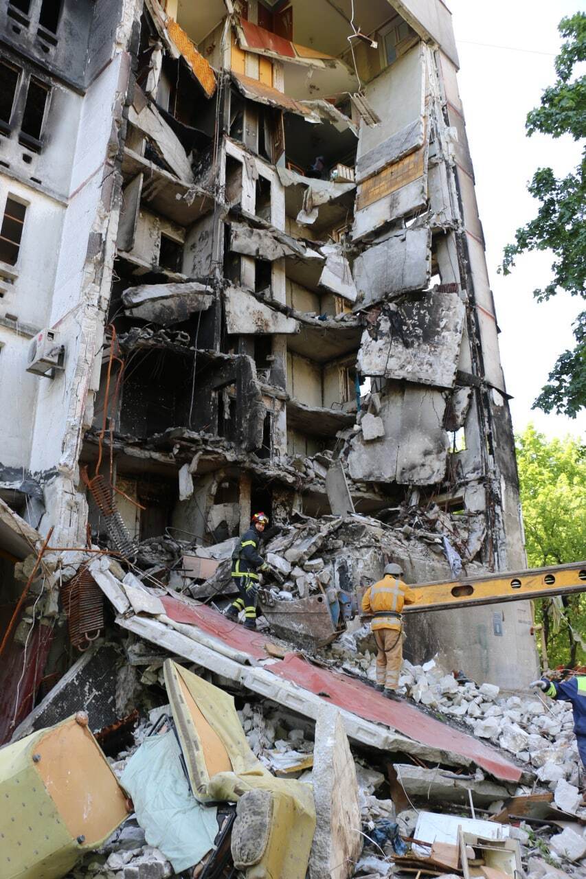 Рятувальники почали розбирати завали 9-поверхівки на Салтівці