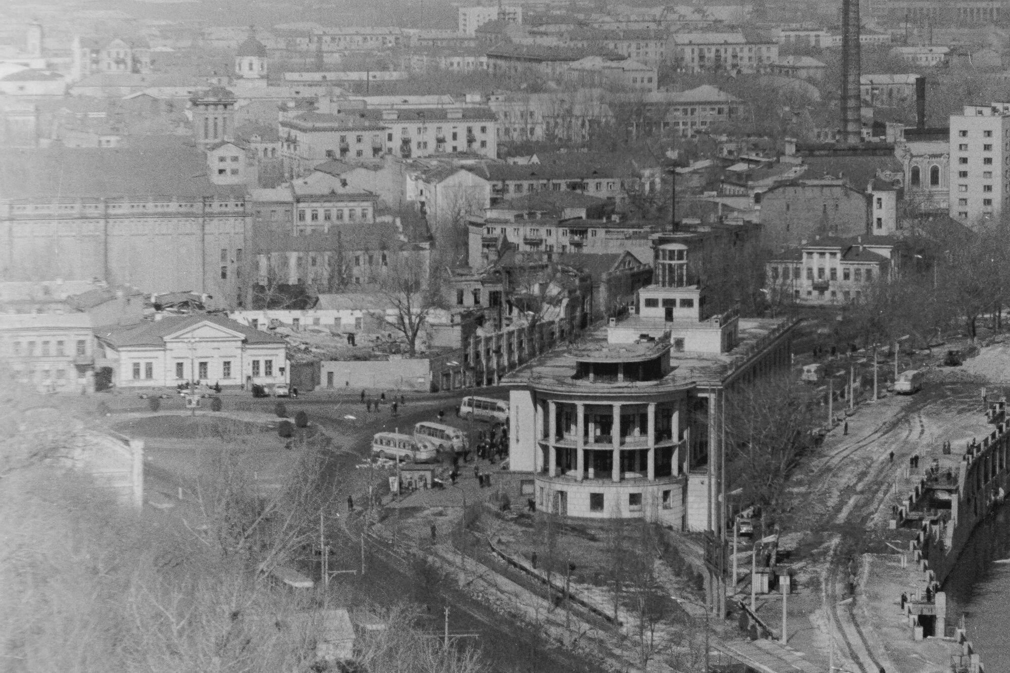 Начало 1970-х. Вид с киевской горы на речной вокзал.