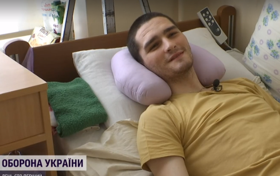 17 днів у російському полоні зі зламаним тазом та забиттям мозку: морпіх Гліб Стрижко повернувся в Україну та мріє знову ходити. Відео