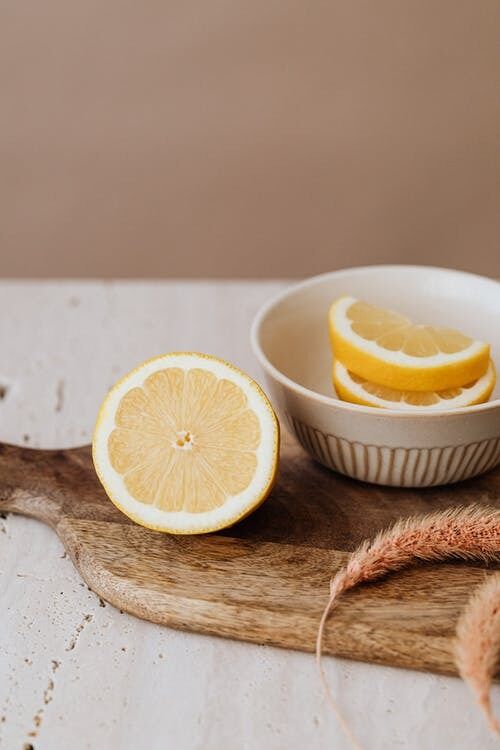 Как вкусно приготовить малосольные кабачки: с чесноком и соком лимона