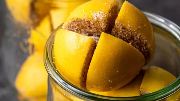 Готовая марокканская закуска из лимонов