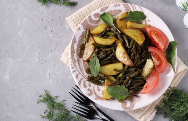 Запечена картопля з часниковими стрілками