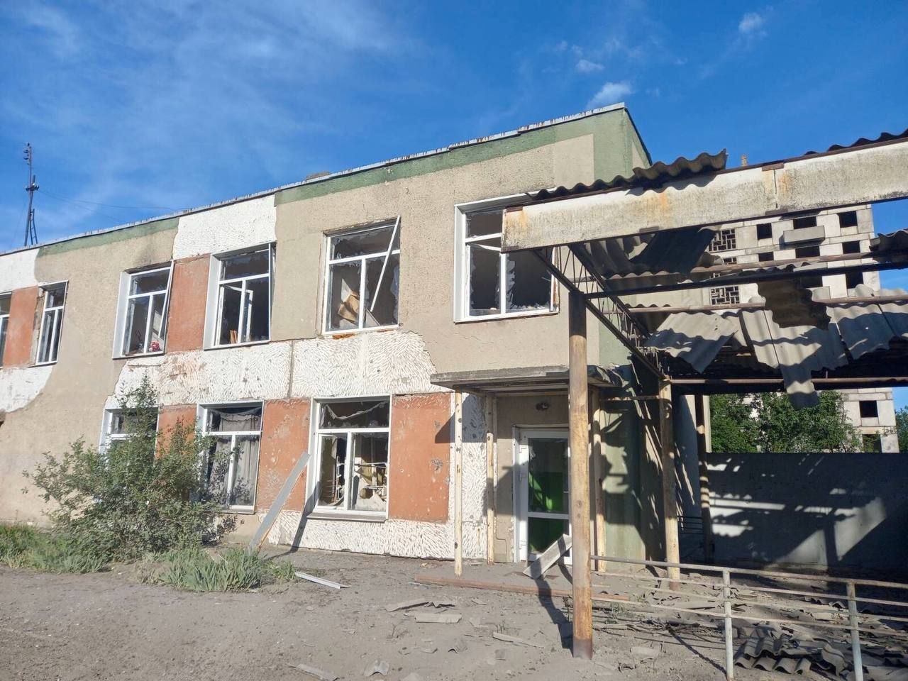 Війська РФ завдали ракетного удару по дитячому садочку на Запоріжжі. Фото наслідків