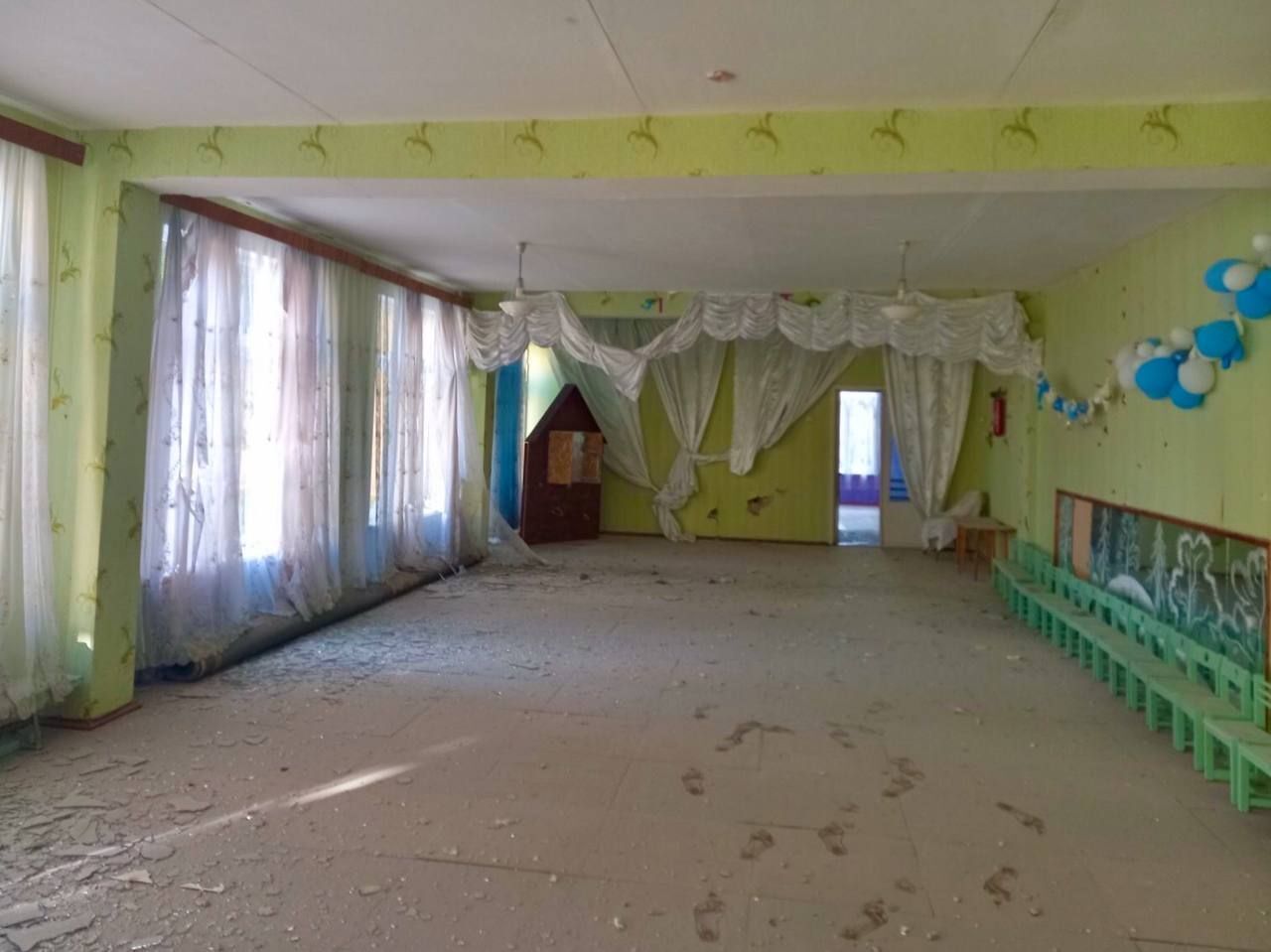 Війська РФ завдали ракетного удару по дитячому садочку на Запоріжжі. Фото наслідків