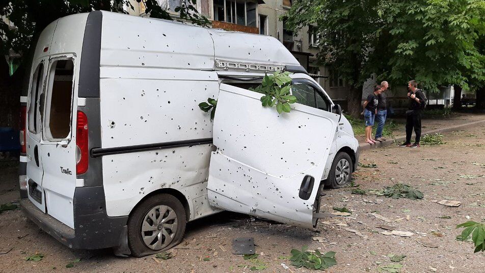 Оккупанты обстреляли Харьков, ранены два человека: последствия атаки показали на фото