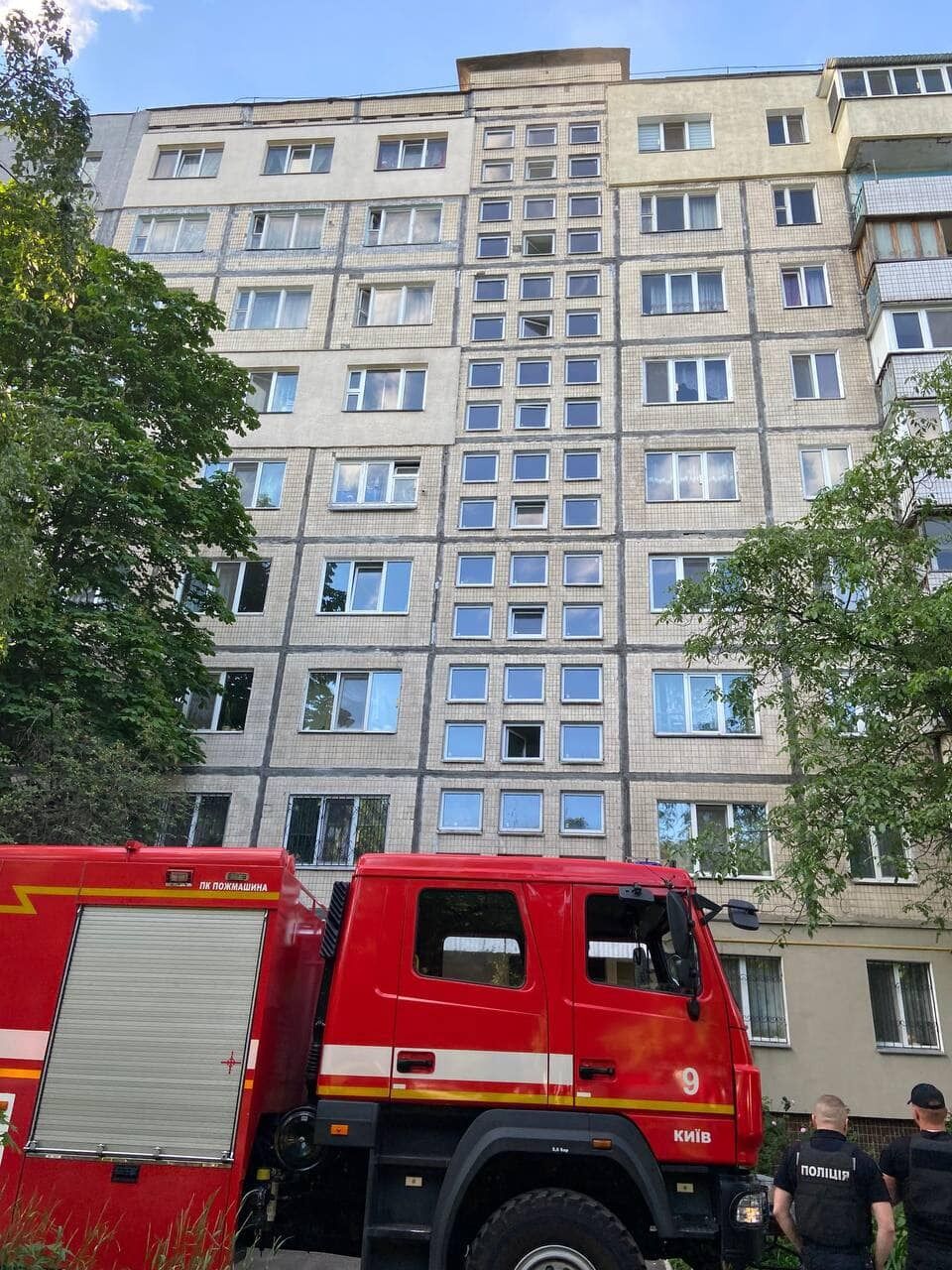 У Києві під час пожежі в багатоповерхівці загинув пенсіонер