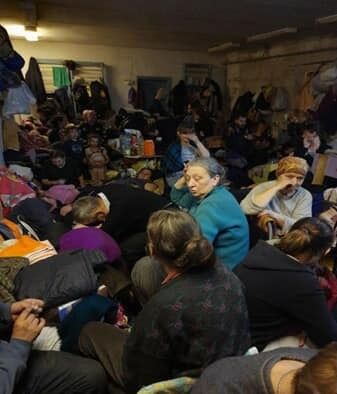 Окупанти зігнали в підвал понад 300 осіб
