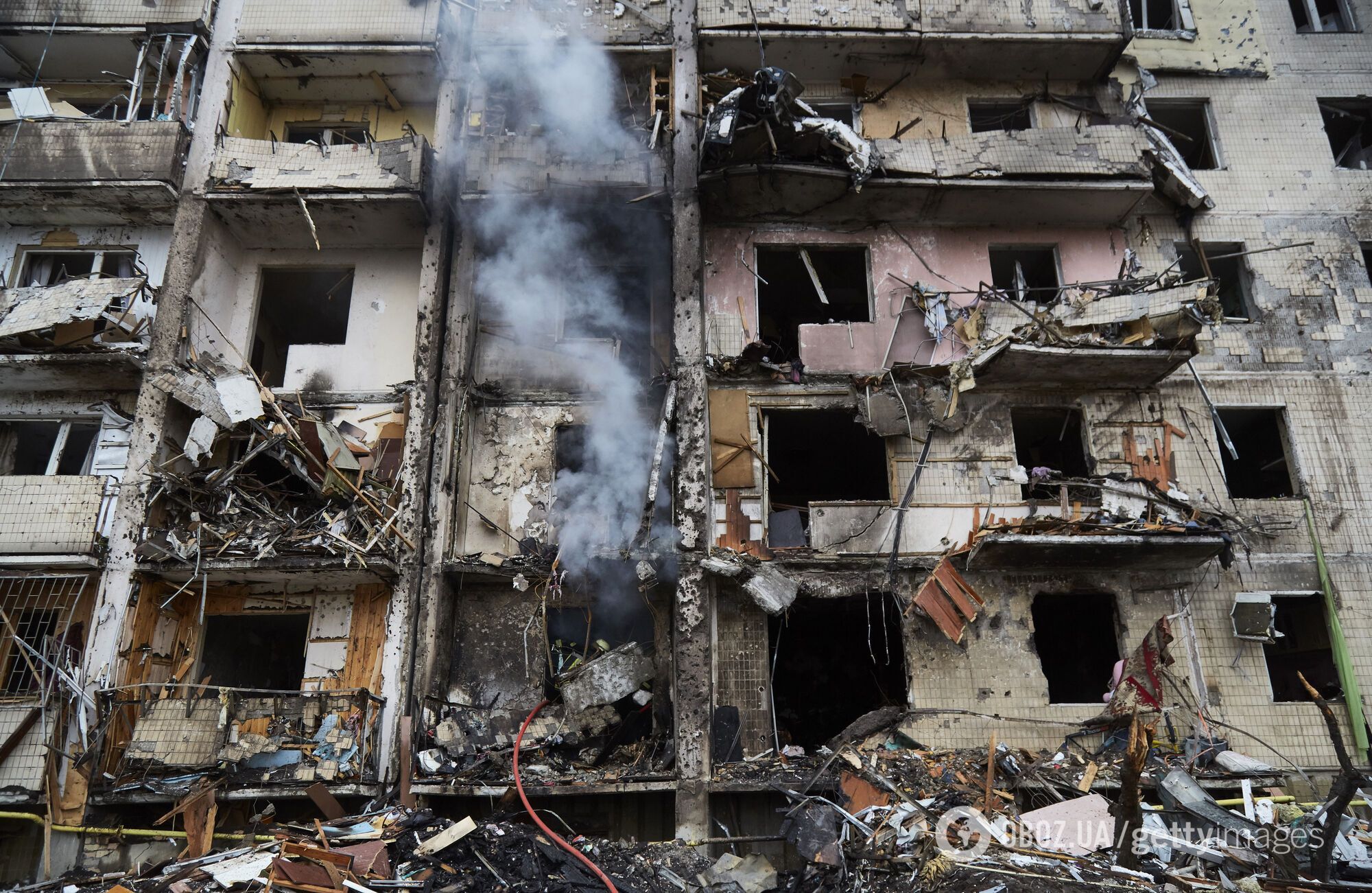 Последствия ракетного обстрела в Киеве