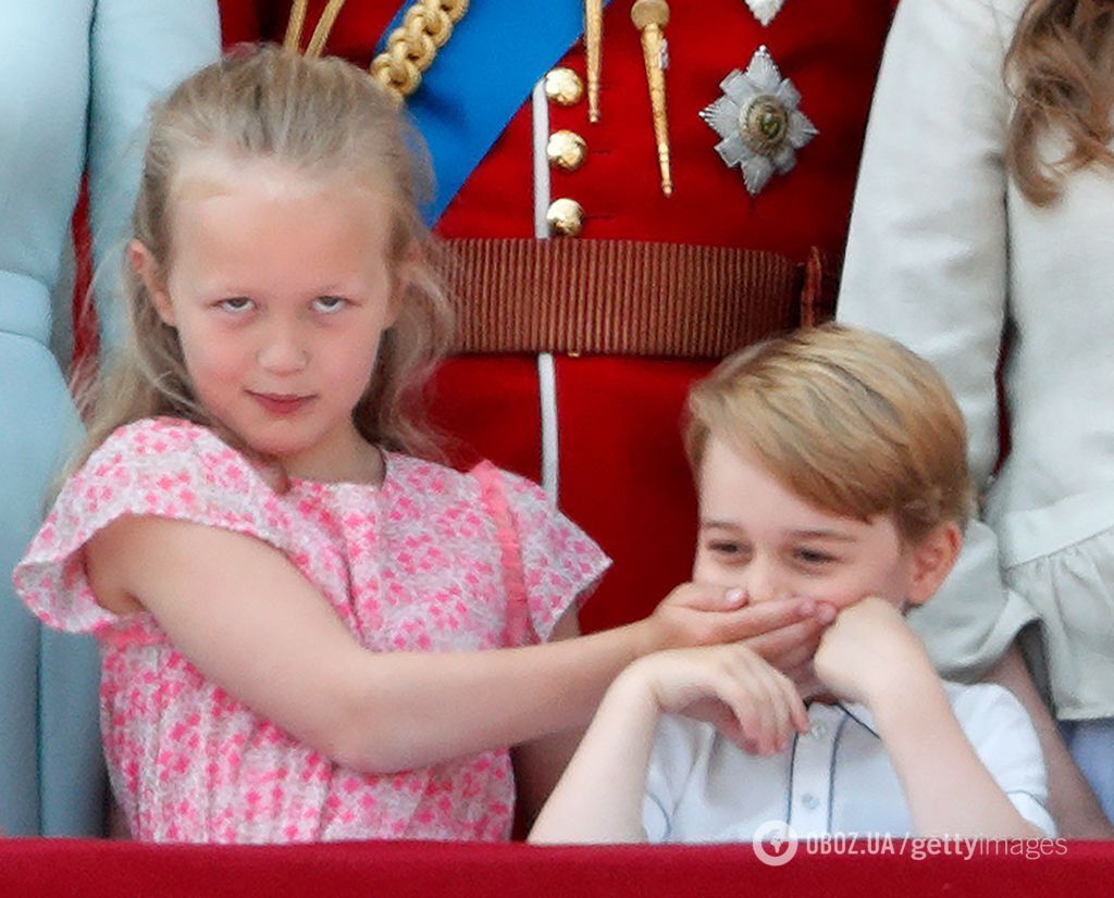 Луї мав з кого брати приклад. 8 смішних фото королівських дітей на балконі Букінгемського палацу