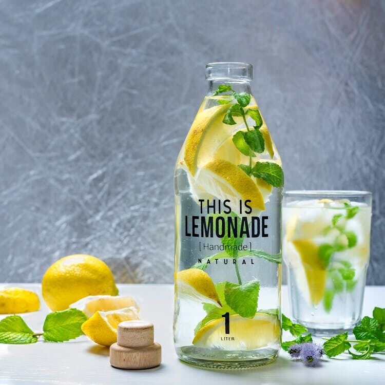 Лимонад з лимонним соком в домашніх умовах