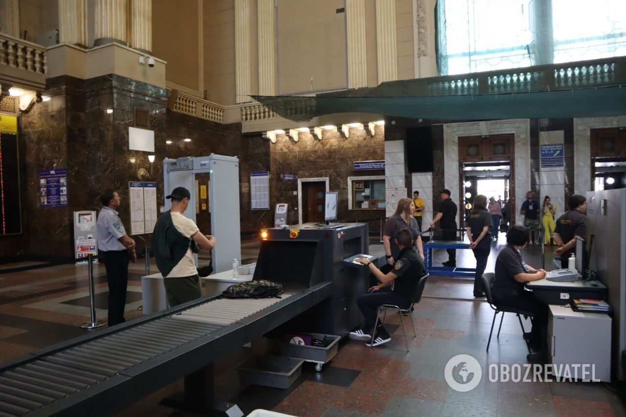 Сканеры установили на центральных входах на вокзал.