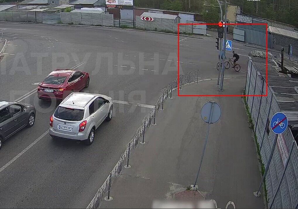 Велосипедисты столкнулись на перекрестке.