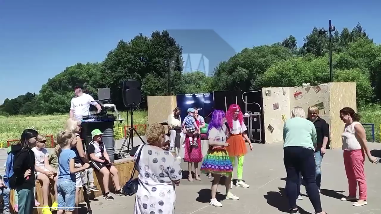 В России во время детского праздника устроили игру под песню о мужском половом органе запрещенной группы Little Big. Видео