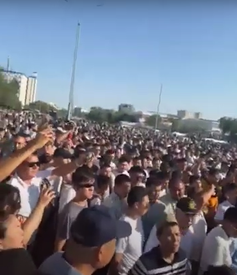 В Узбекистані розпочалися масові протести.