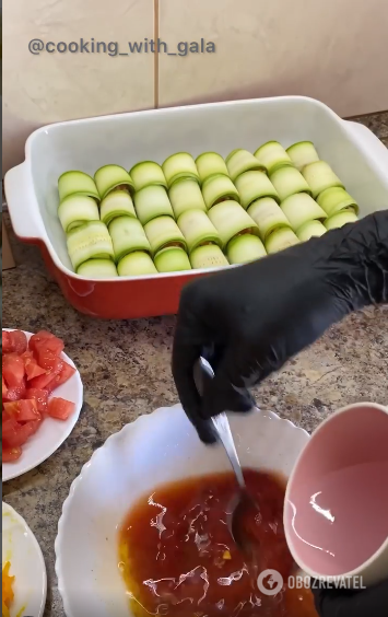 Сытные кабачковые рулетики: как быстро нарезать овощи для блюда