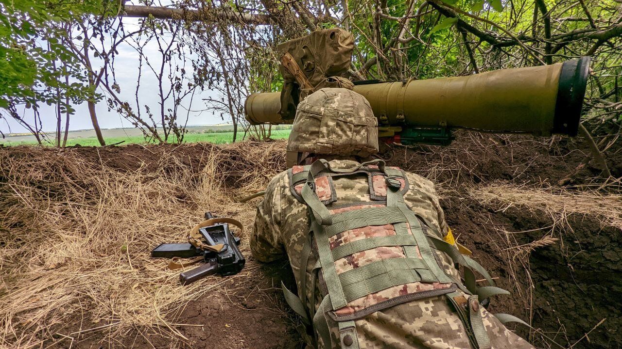 Защитники Украины разбили командные пункты и скопления техники и врага возле Чернобаевки