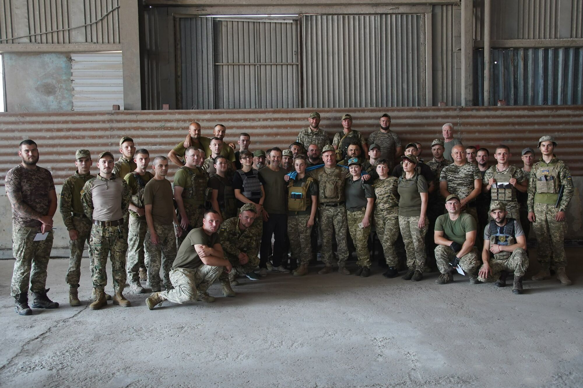 Співак зробив фото з воїнами