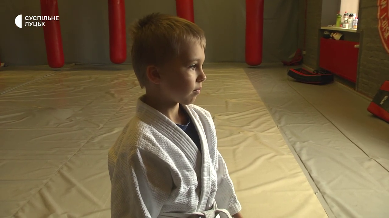 "Перемога буде за нами": семирічний спортсмен із Луцька віддав накопичені гроші на потреби ЗСУ