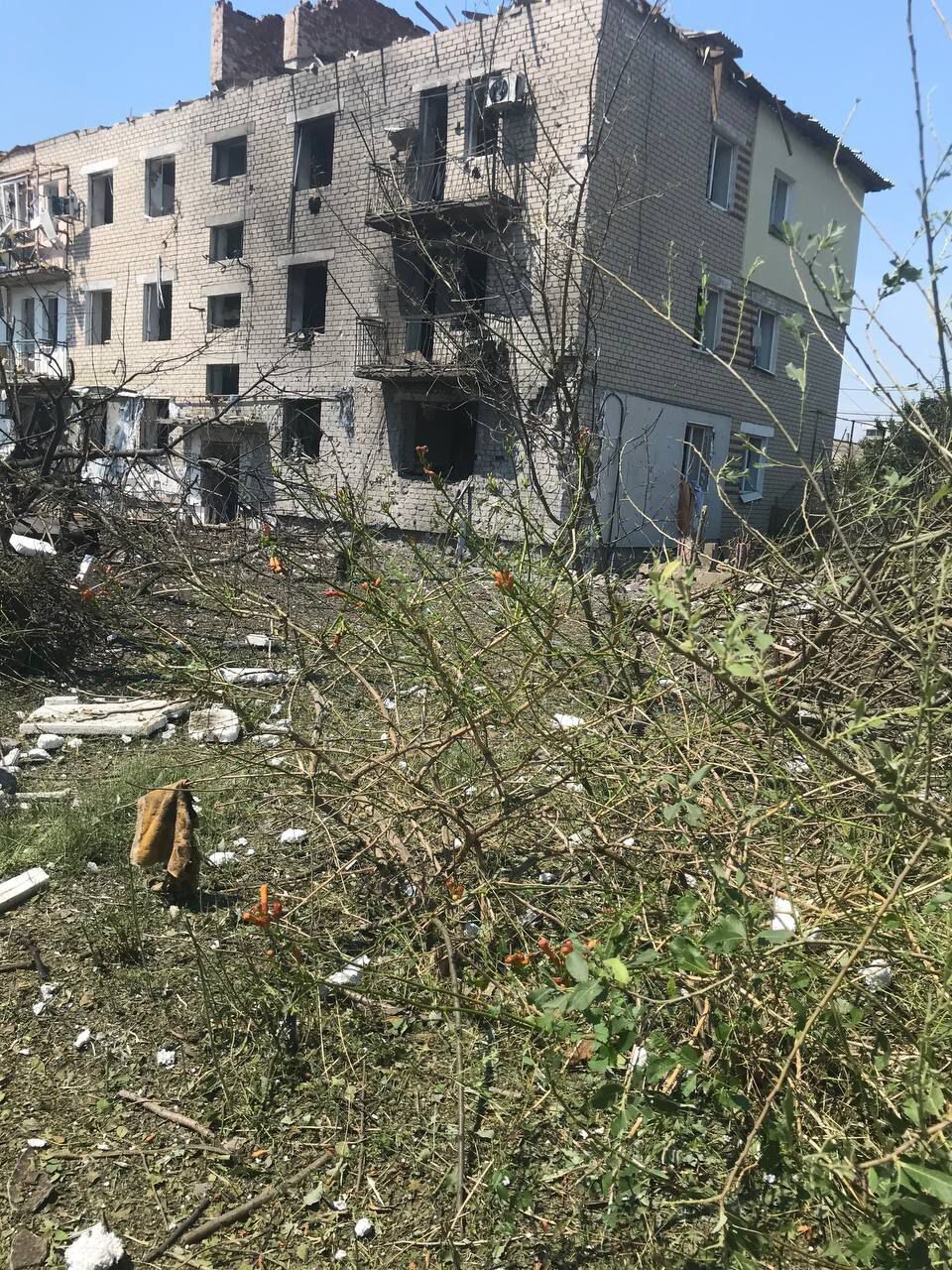 Последствия взрыва ракеты в Скадовске
