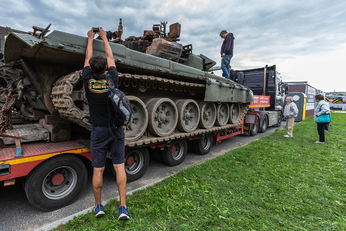 У Празі відкривається виставка знищеної російської техніки